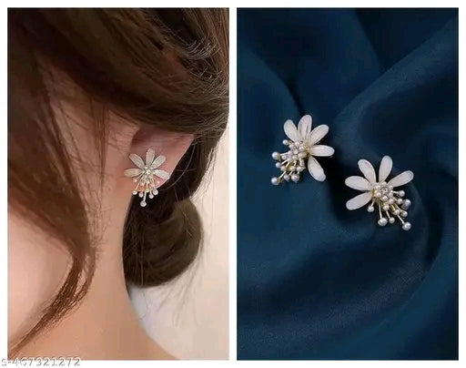 Korean Western Stylish Daisy Floral Pearl Stud Earrings